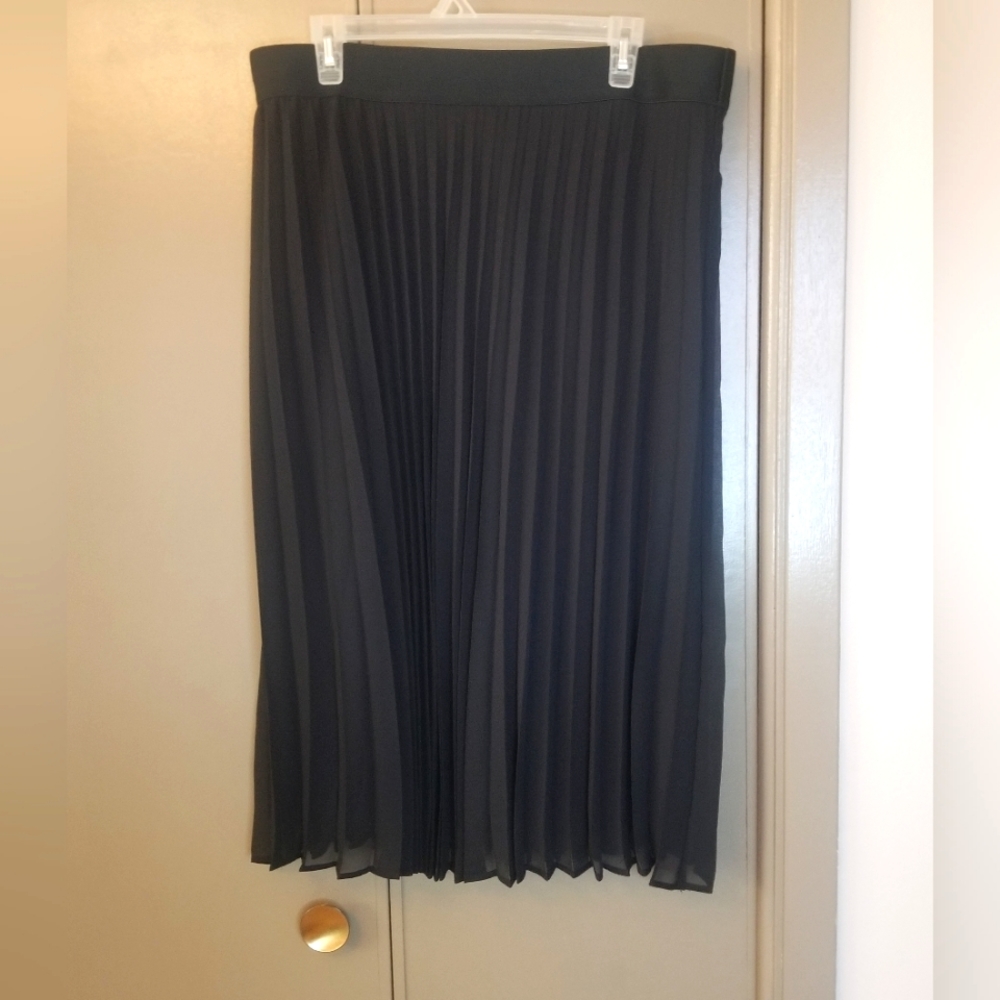 16-18, pleated holiday skirt, with slip layer, new.